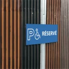 panneau extérieur "parking réservé handicapé"